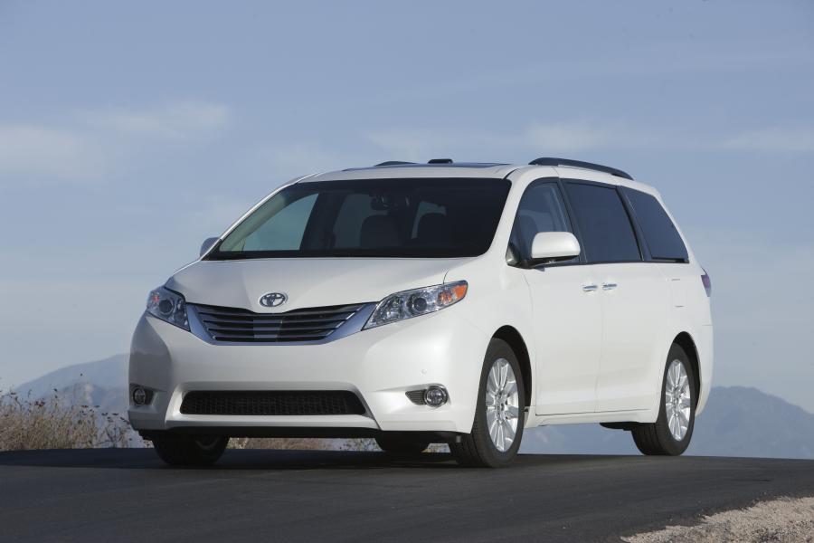  Toyota Sienna LE 2010 года  (фото 48 из 52)